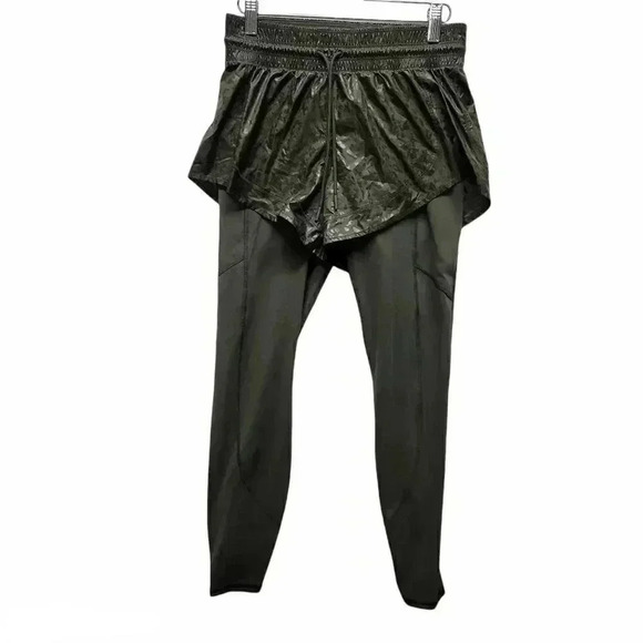 Athleta Pants - Athleta green leopard Rainier leggings/shorts sz XS